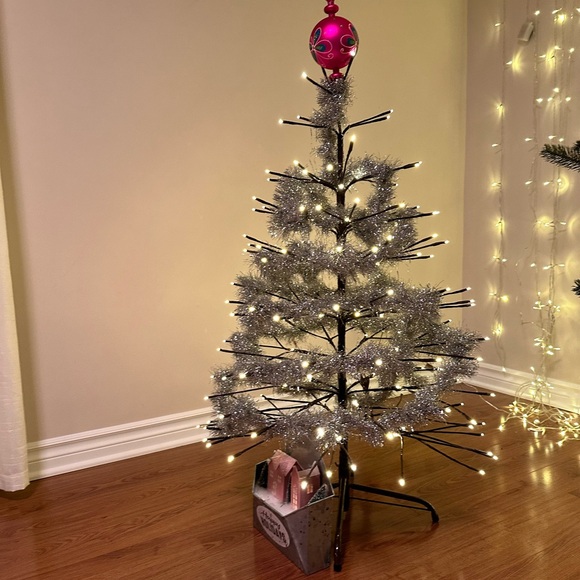 Christmas Tree Top Bright Pink Holiday Ornament with Floral Design - Picture 4 of 14